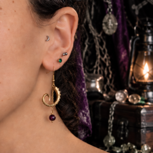 Boucles d'oreille "Le Kraken de la Baie de Morts & Fiers" - Grenat et acier inoxydable doré ou argenté – Image 4