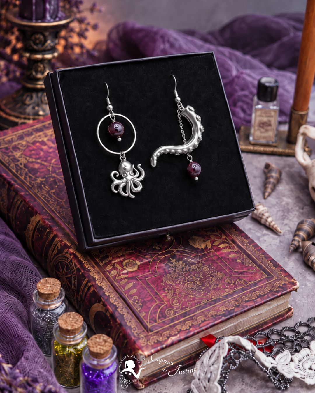 Boucles d'oreille asymétriques "Le Kraken de la Baie de Morts & Fiers" - Grenat et acier inoxydable doré ou argenté