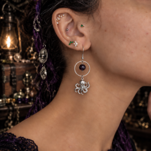 Boucles d'oreille asymétriques "Le Kraken de la Baie de Morts & Fiers" - Grenat et acier inoxydable doré ou argenté – Image 4